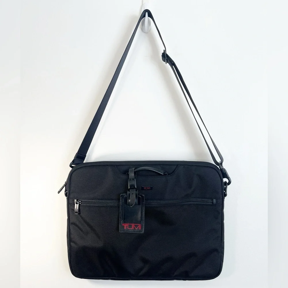 Tumi Laptop Bag Travel Black Bag Padded 16” x 13”